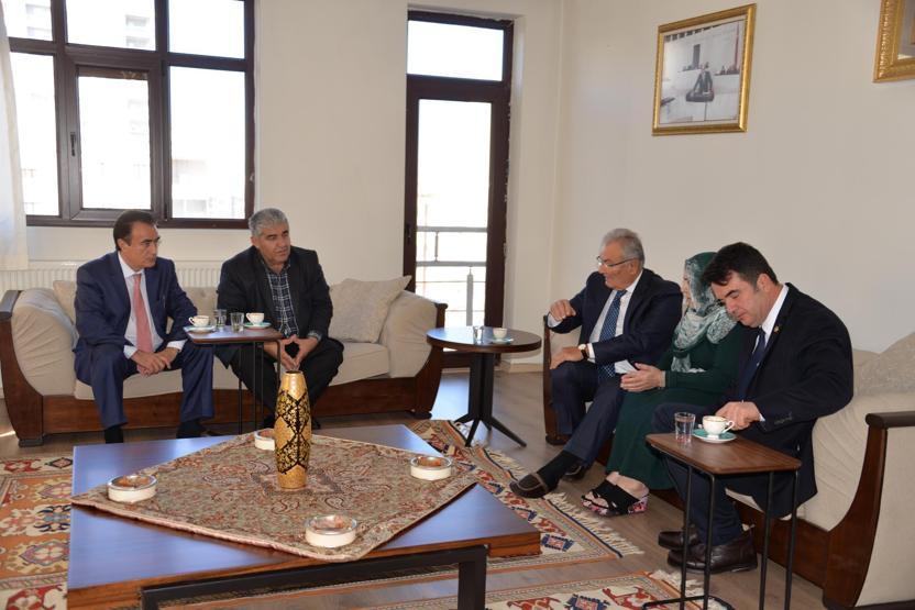Deniz Baykal, Ahmet Türkün eşi Mülkiye Türkü ziyaret etti