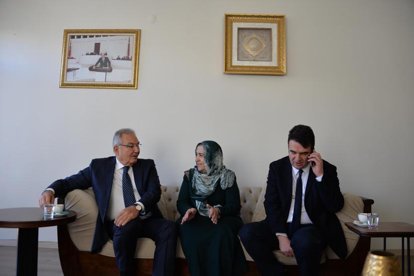 Deniz Baykal, Ahmet Türkün eşi Mülkiye Türkü ziyaret etti