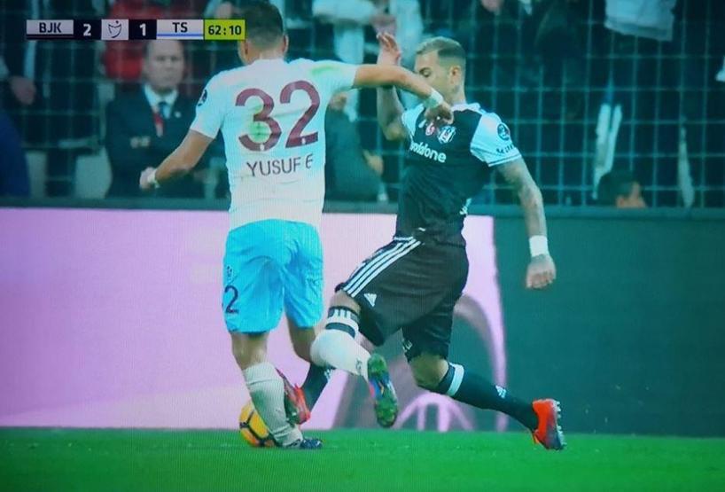 Arenada tartışma yaratan iki pozisyon