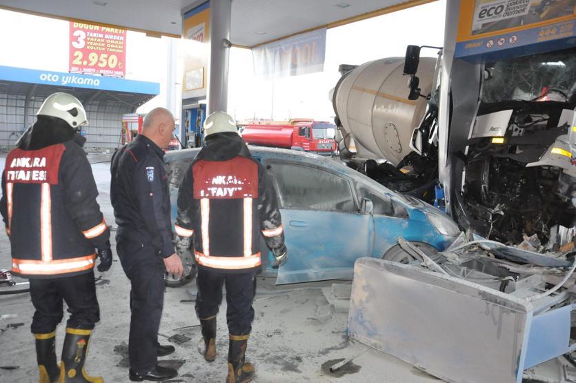 Beton mikseri benzin istasyonuna daldı, facianın eşiğinden dönüldü