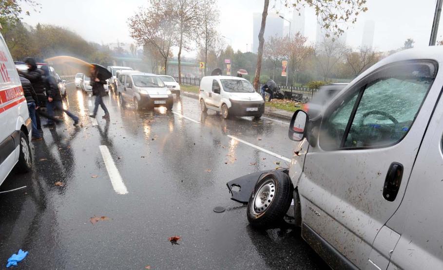 Şişlideki kazada aracın motoru yerinden fırladı