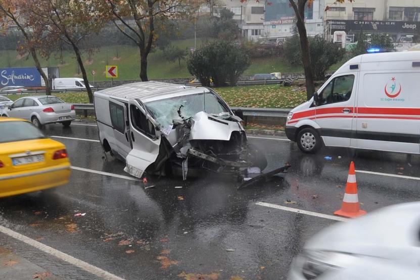 Şişlideki kazada aracın motoru yerinden fırladı