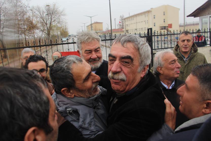 Sarp Kuray cezaevinden tahliye oldu
