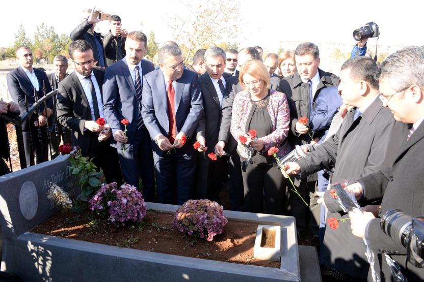 Tahir Elçi, vurulduğu yerde anıldı