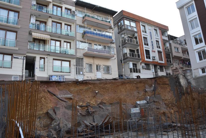İzmirde çökme tehlikesi: 3 bina boşaltıldı