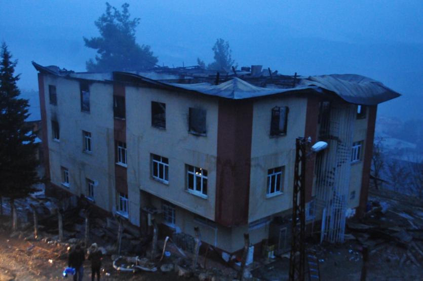 Aladağda yurt yangınında ölen kızların cesetleri birbirine sarılı bulundu