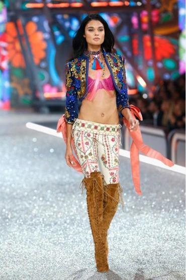 Victorias Secret Fashion Show Pariste yapıldı