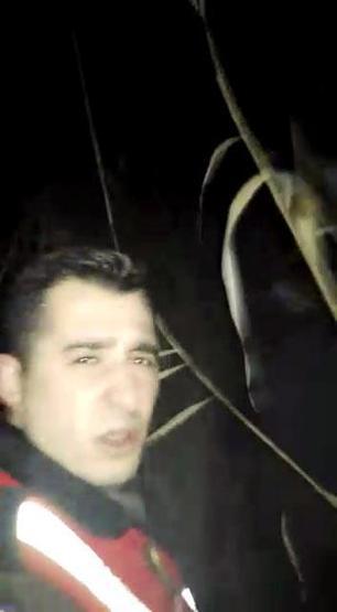Bataklıkta mahsur kalan genç kızı jandarma buldu