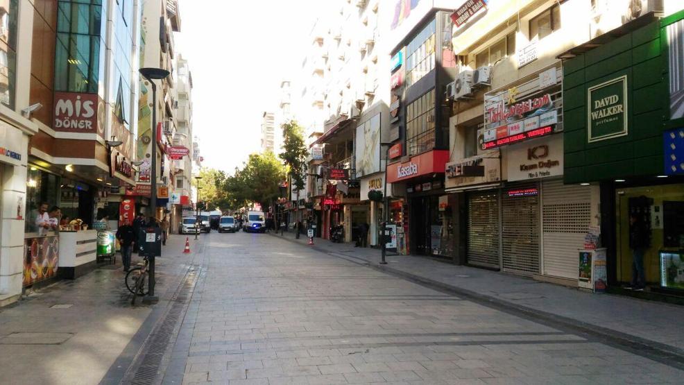 İzmirde bomba paniği 20 bina boşaltıldı