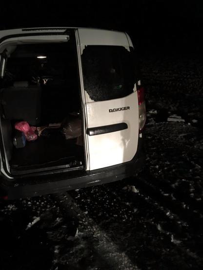 Yol kesip 8 kilo altını alıp kaçtılar