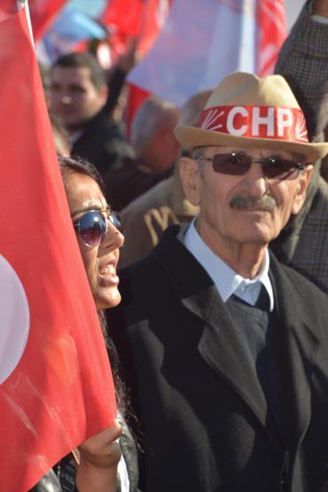 Adanada ülkücülerden Kılıçdaroğlunun dikkatini çeken döviz