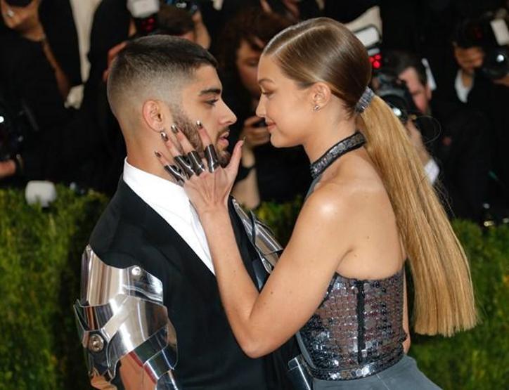 Gigi ve Bella Hadid kardeşler en iyi olmak için yarışacak