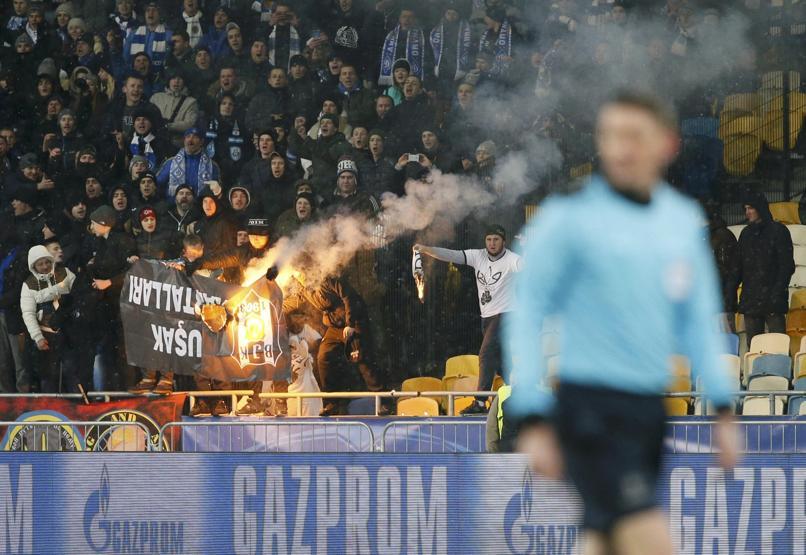 Kievli ve Beşiktaşlı taraftarlar devre arasında kavga etti