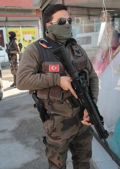Adana’da PKKlıların yuvalandığı caddeye narko-terör baskını
