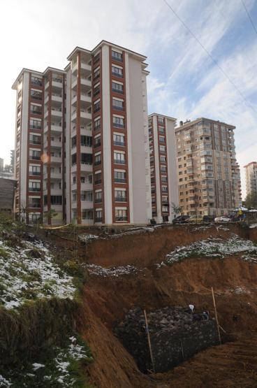 Belediye boşaltın dedi, bina sakinleri oturmakta kararlı