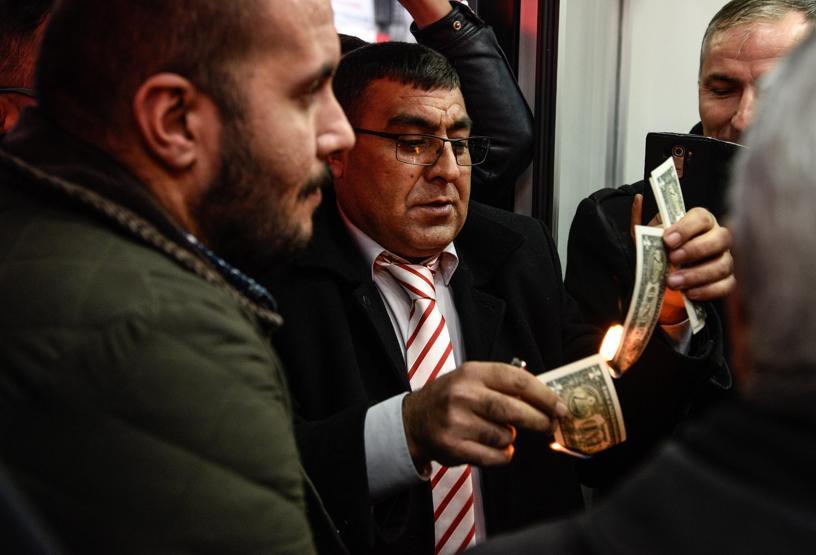 Tek seferde 1 milyon dolar bozdurdular
