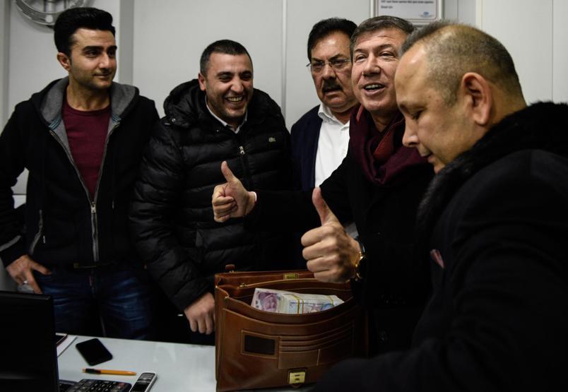 Tek seferde 1 milyon dolar bozdurdular
