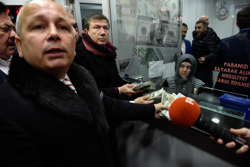 Tek seferde 1 milyon dolar bozdurdular
