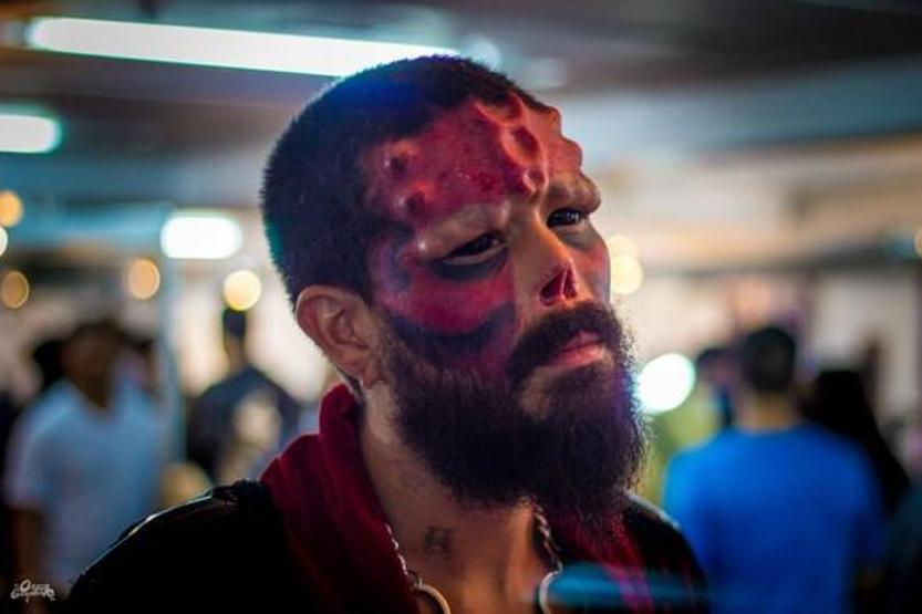 Film karakterine benzemek için akılalmaz ameliyatlar geçirdi