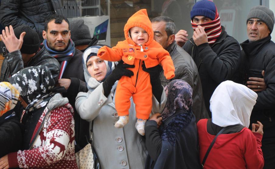 Suriyelilerin adres bildirimi izdihamında coplu müdahale