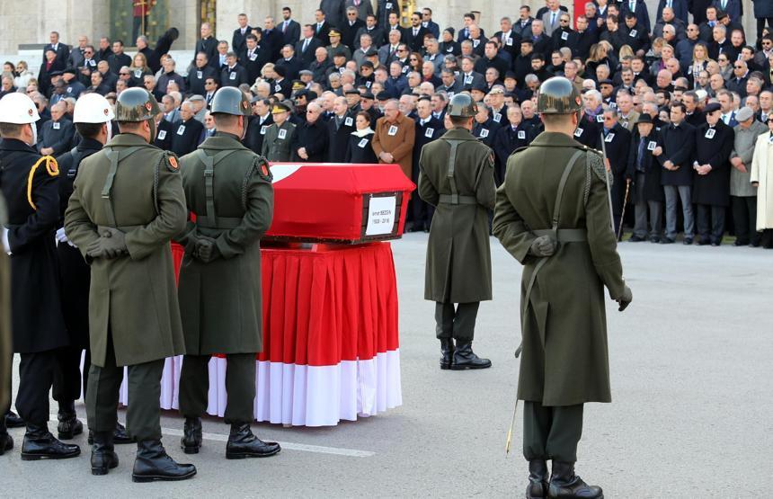 TBMM eski Başkanı Sezgin, son yolculuğuna uğurlandı