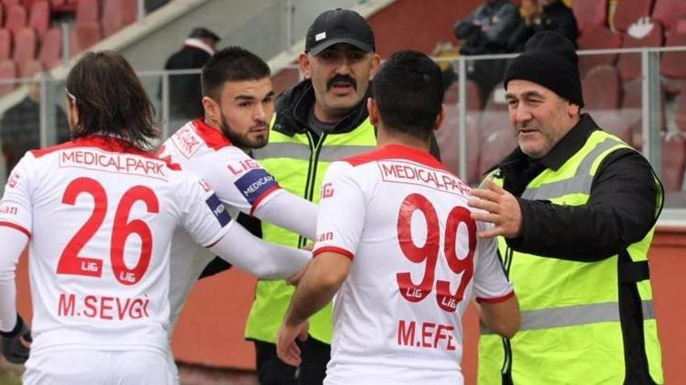 Golden sonra polislere koştular