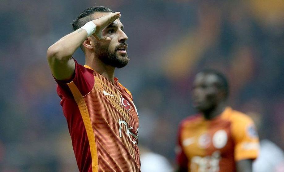 Yasin Öztekin golünü attı polislere sarıldı