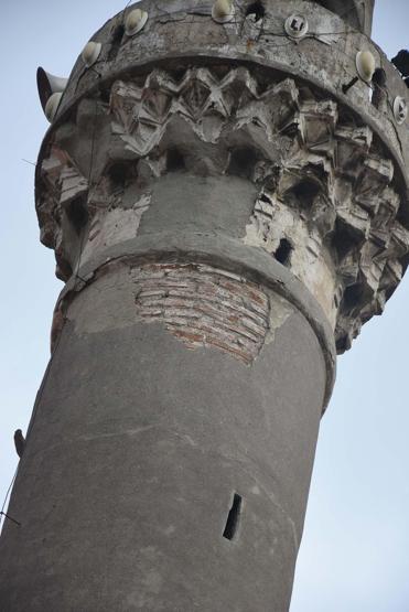 Tarihi cami yıkılma tehlikesiyle karşı karşıya