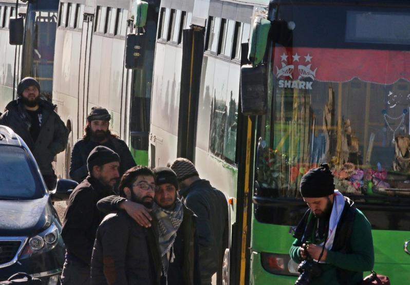 Halepteki sivillerin tahliyesinden fotoğraflar