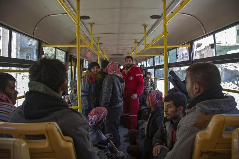 Halepteki sivillerin tahliyesinden fotoğraflar