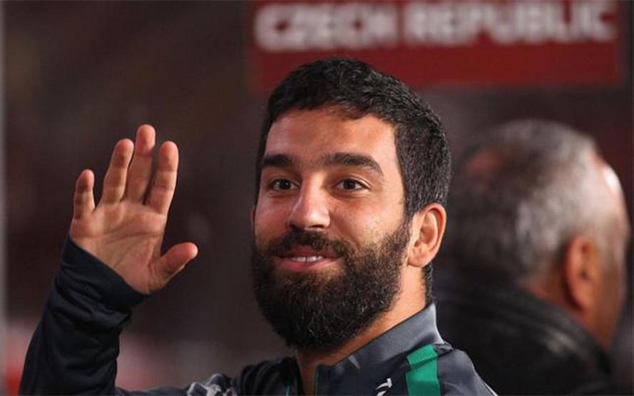 Arda Turan parti için striptiz kulübünü kapattı