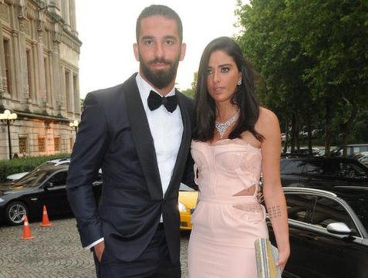 Arda Turan parti için striptiz kulübünü kapattı