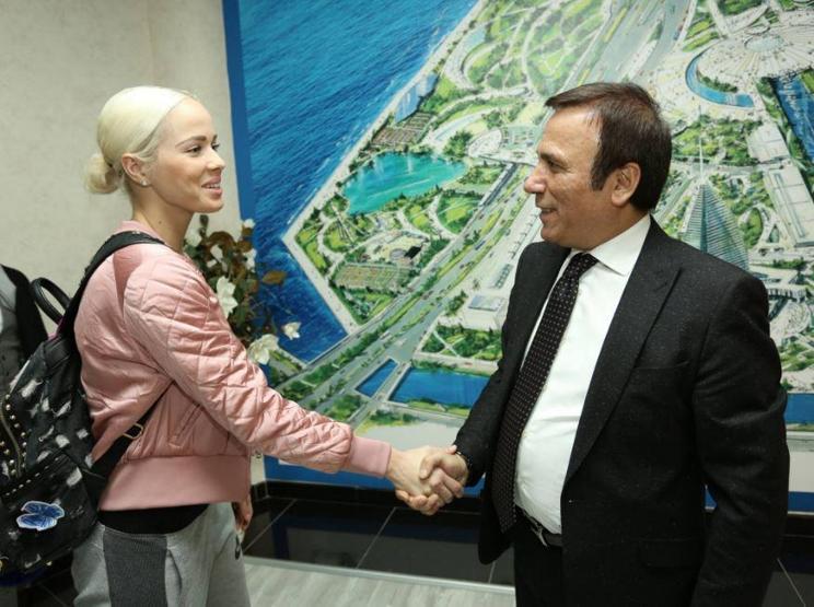 Misura Sandric kulübe veda etti