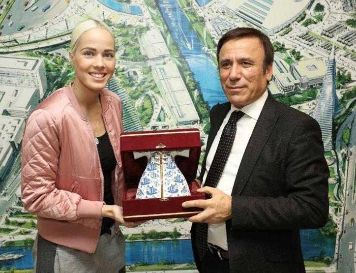 Misura Sandric kulübe veda etti