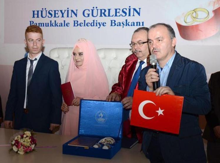 Pamukkale Belediyesinden yeni evlenen çiftlere skandal kitap