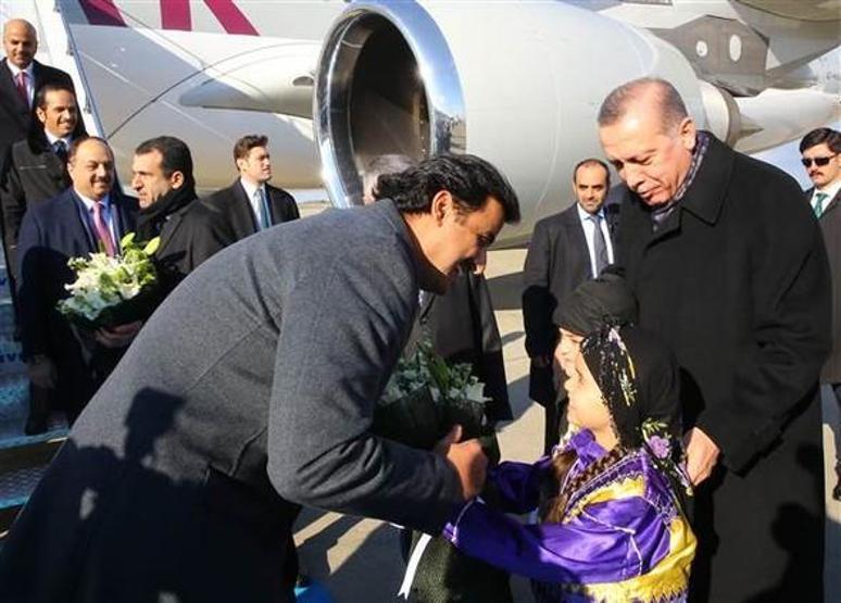 Cumhurbaşkanı Erdoğan, Emir Al Saniyi havaalanında karşıladı