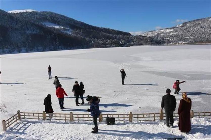 Gölcük ve Abant Gölü buz tuttu