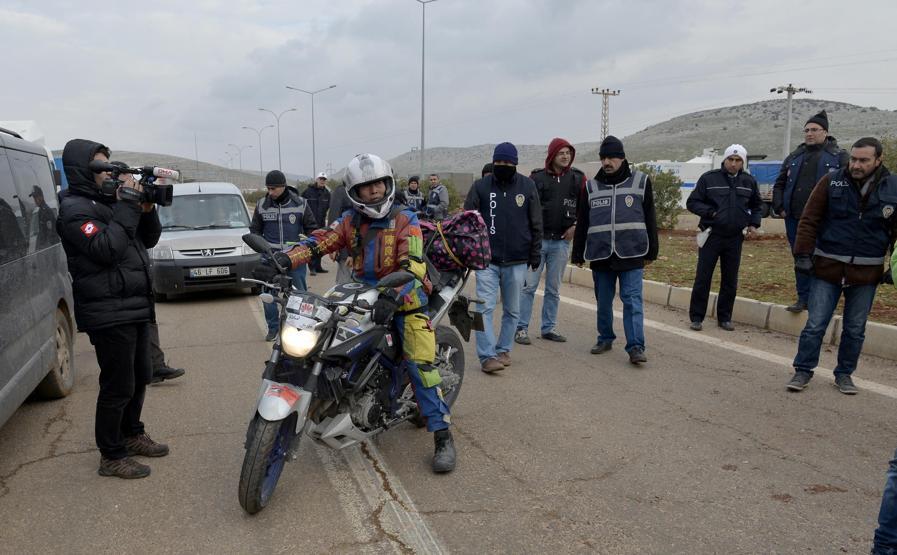 Suriye sınırında Çinli ve polisin güldüren diyaloğu