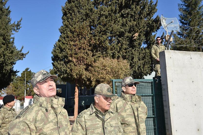 Orgeneral Akarın Suriye sınırı ziyaretinde dikkat çeken ayrıntı