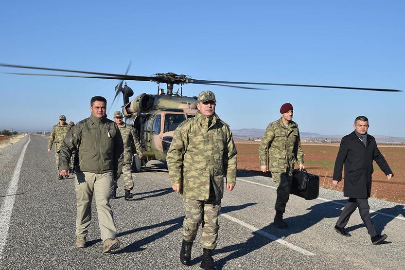 Orgeneral Akarın Suriye sınırı ziyaretinde dikkat çeken ayrıntı