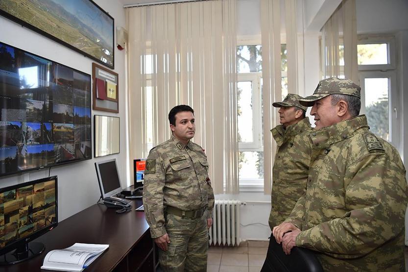 Orgeneral Akarın Suriye sınırı ziyaretinde dikkat çeken ayrıntı