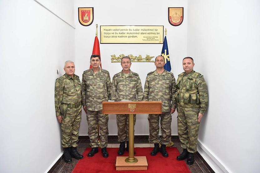 Orgeneral Akarın Suriye sınırı ziyaretinde dikkat çeken ayrıntı
