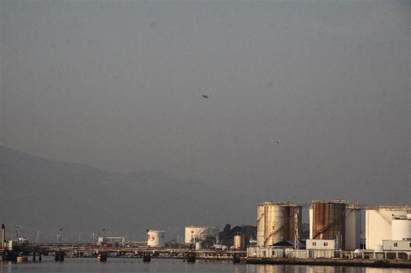 Kocaelinde petrol tesisinden denize sızıntı