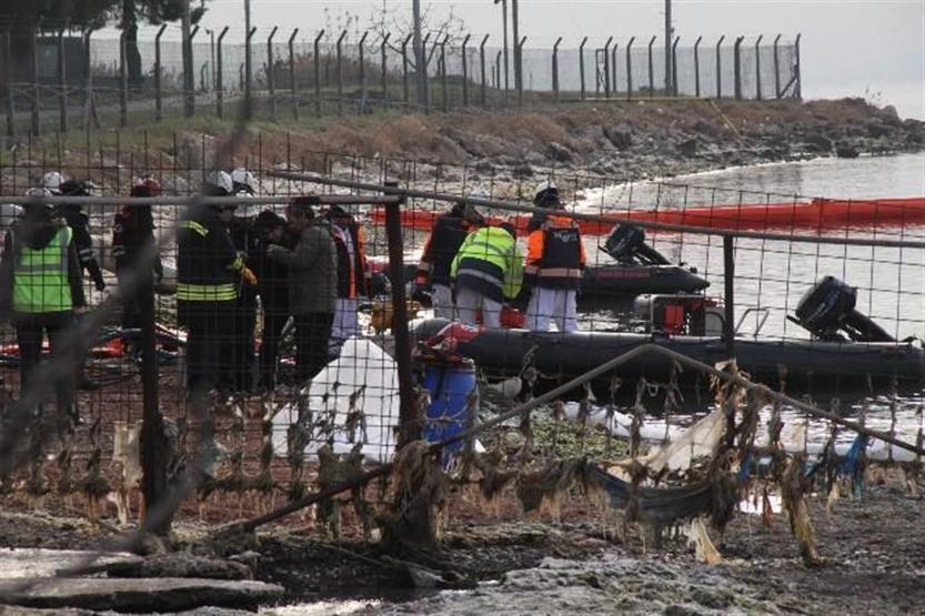 Kocaelinde petrol tesisinden denize sızıntı
