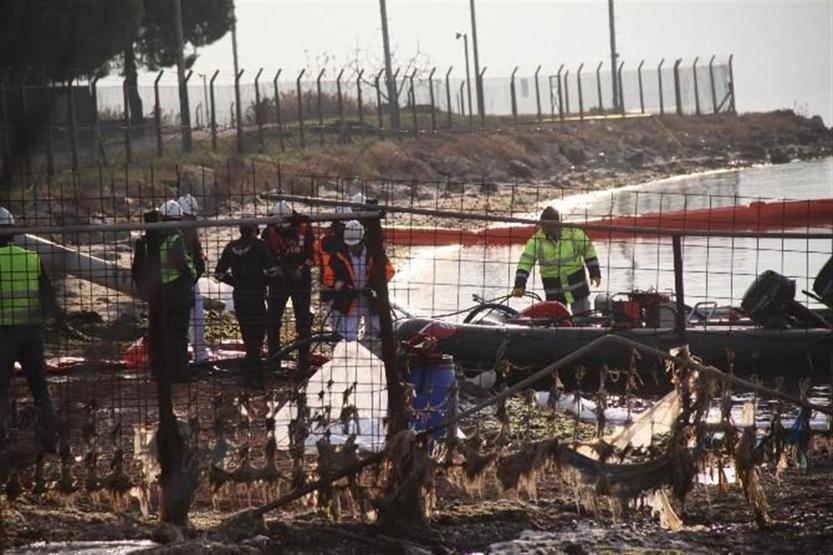 Kocaelinde petrol tesisinden denize sızıntı
