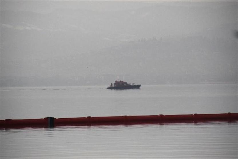 Kocaelinde petrol tesisinden denize sızıntı