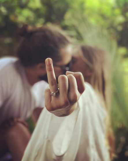 Margot Robbie gizlice evlendi