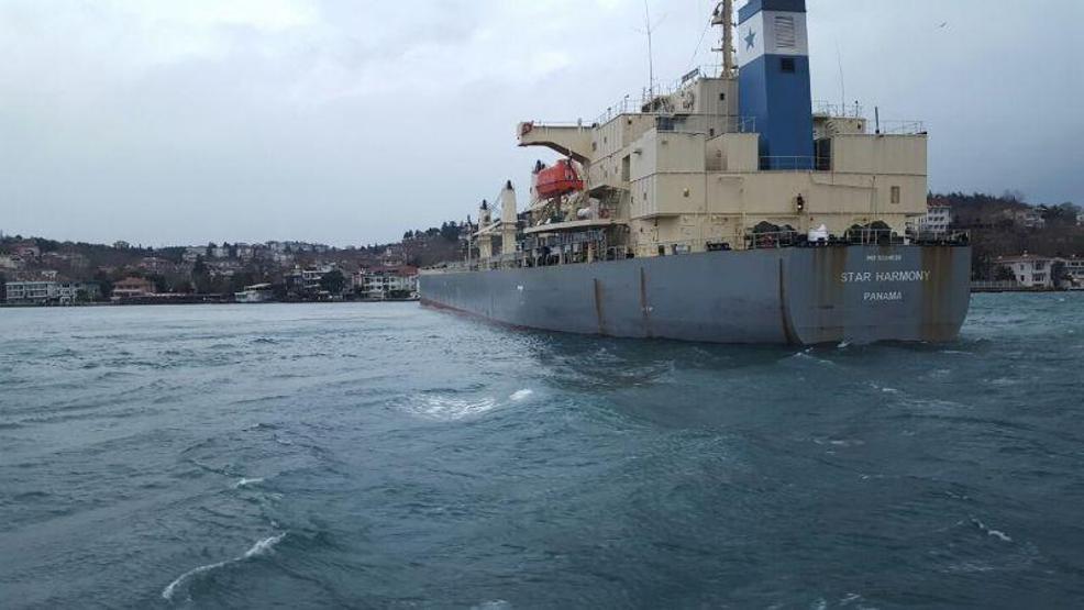 Yeniköyde gemi karaya oturdu