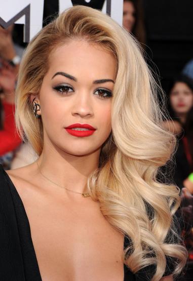 Rita Ora dolandırıldı