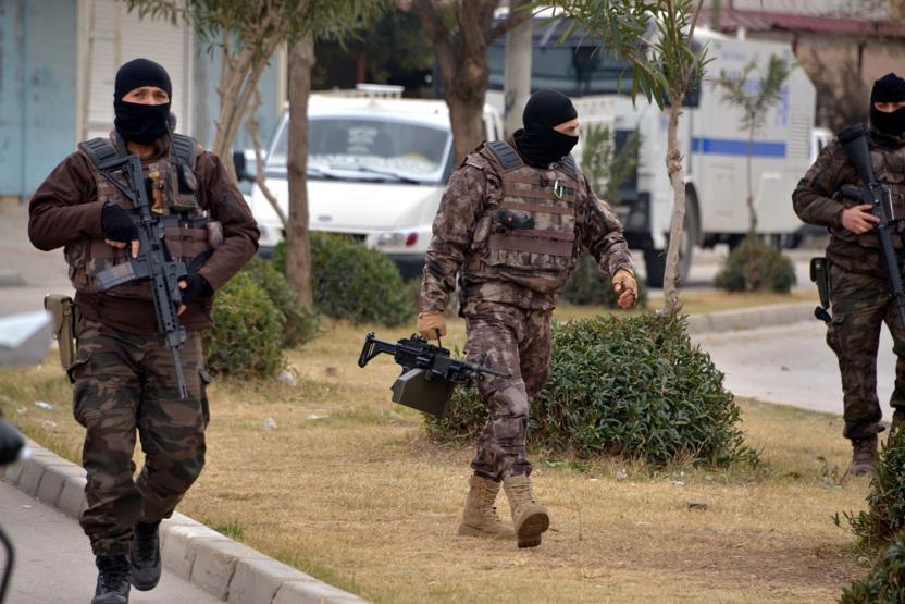 Adanada 300 polisle huzur operasyonu